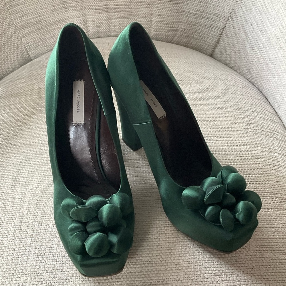Marc Jacobs platform pumps.Emerald Green